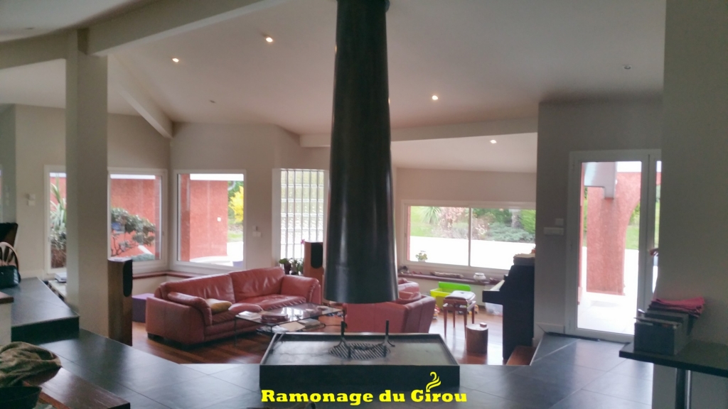 cheminée design www.ramonagedugirou.fr